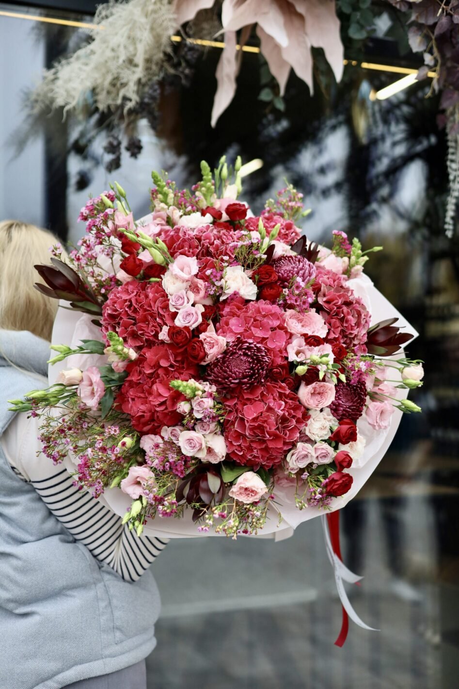 IMG_0136 Розкішний соковитий мікс із бордових гортензій, хризантем та піоновидних троянд - Зображення 1
