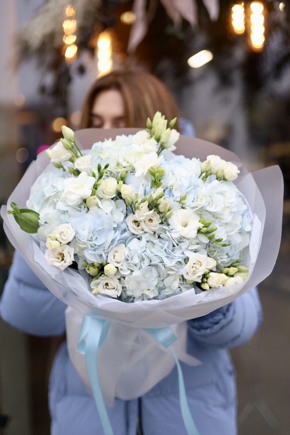 IMG_3746 Ніжний мікс із голубої гортензії та білої еустоми - Зображення 1