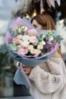 Delicate mix with roses and eustoma