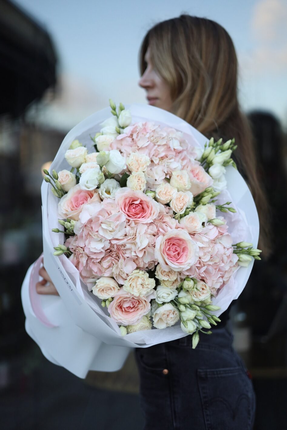 IMG_4999 Ніжний мікс із піоновидними трояндами Майра - Зображення 1