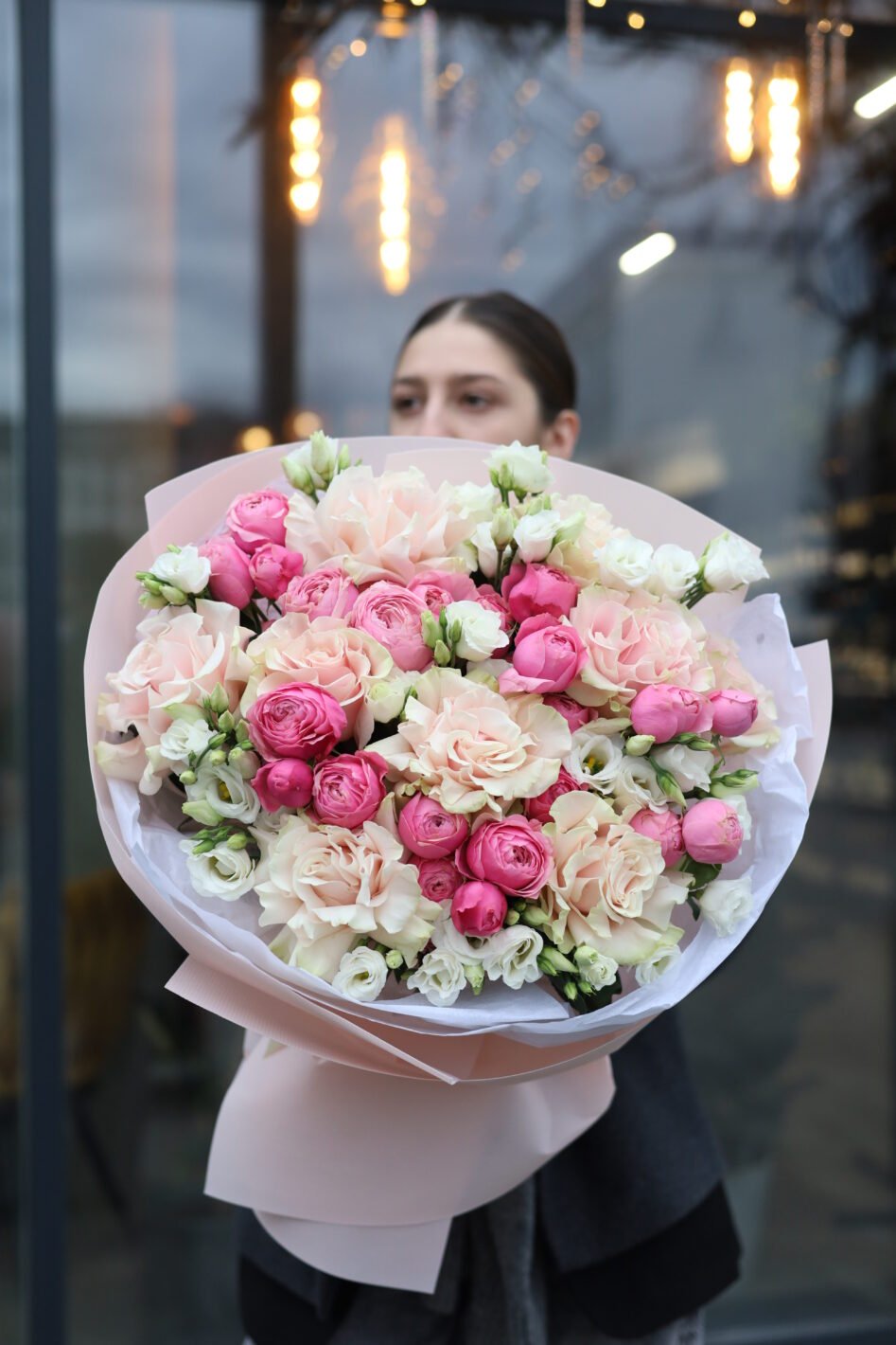 IMG_9203 Ніжний мікс із мереживних пінк Мондіаль та кущових піоновидних троянд Сільва пінк - Image 1