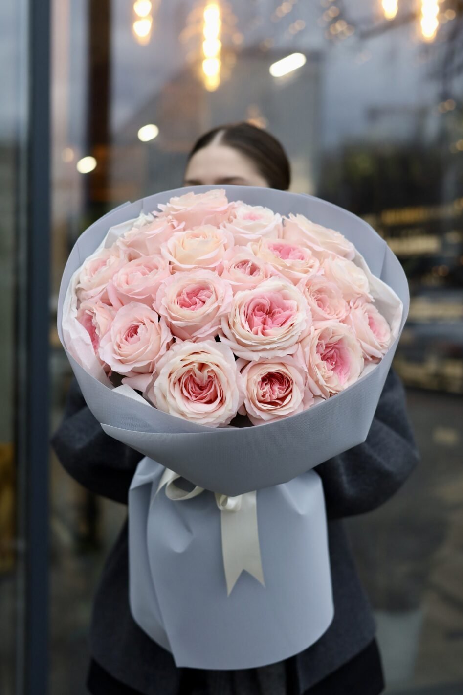 IMG_9263 Монобукет із 19 піоновидних троянд Майри - Зображення 1