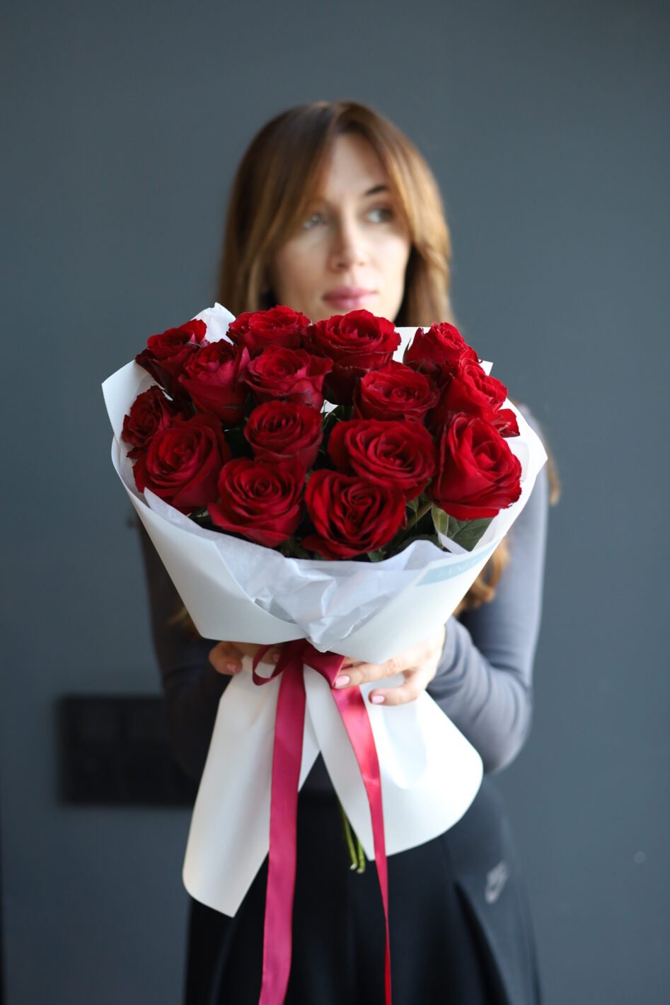 IMG_1404 Букет з 15 троянд Мадам ред - Зображення 1