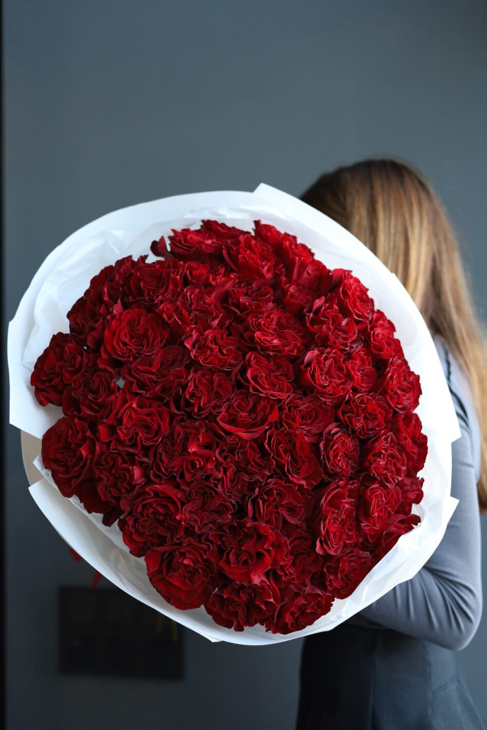 IMG_1464 Букет з 51 піоновидної троянди Хартс - Зображення 1