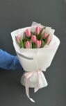 Букет-комплімент з тюльпанів