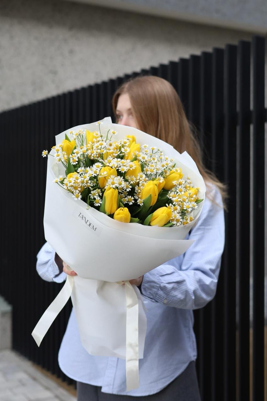 photo_2025-02-27 13.04.41 Букет із жовтими тюльпанами та ромашками - Зображення 1