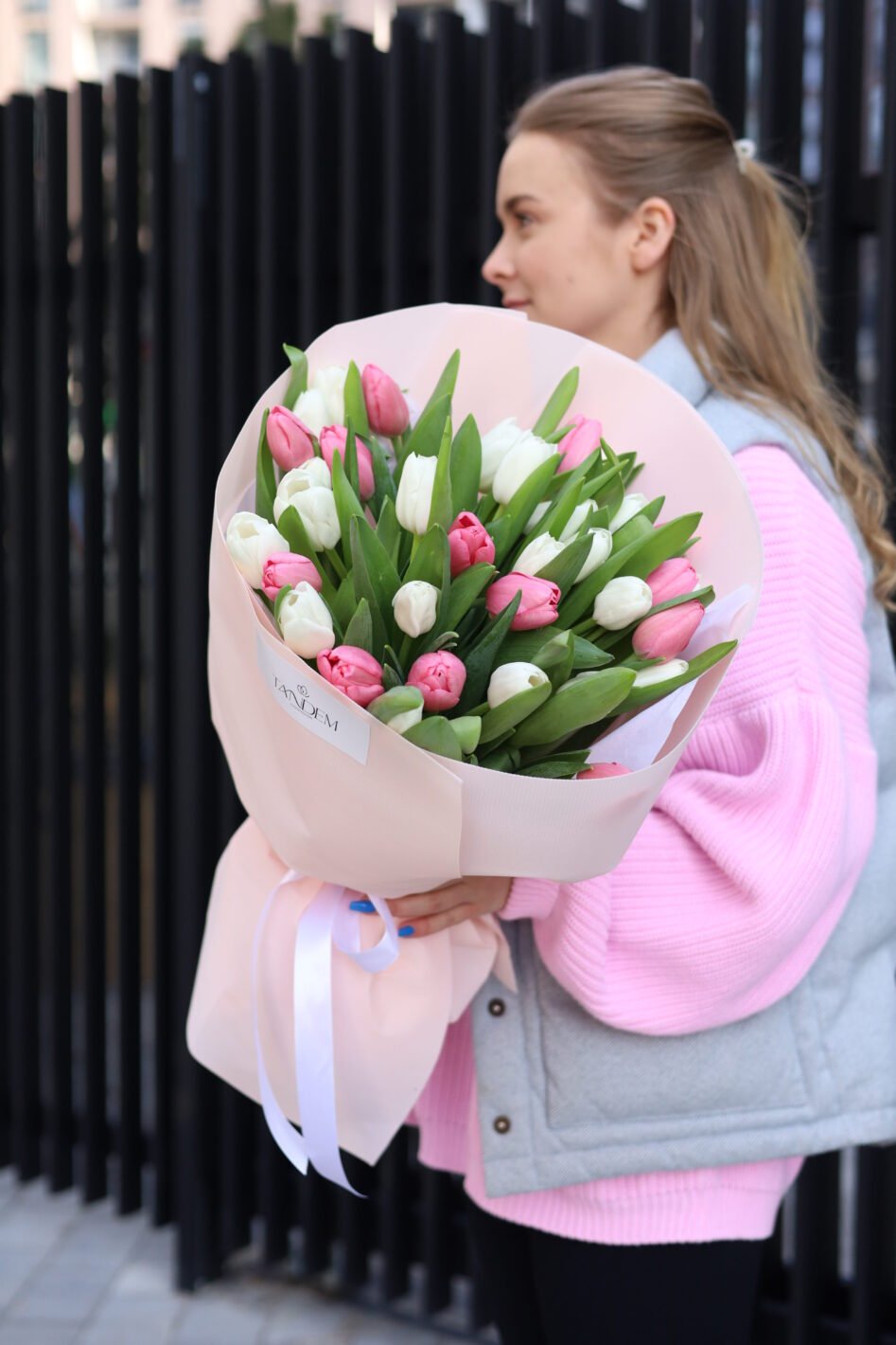 IMG_3147 35 рожево-білих тюльпанів - Зображення 1