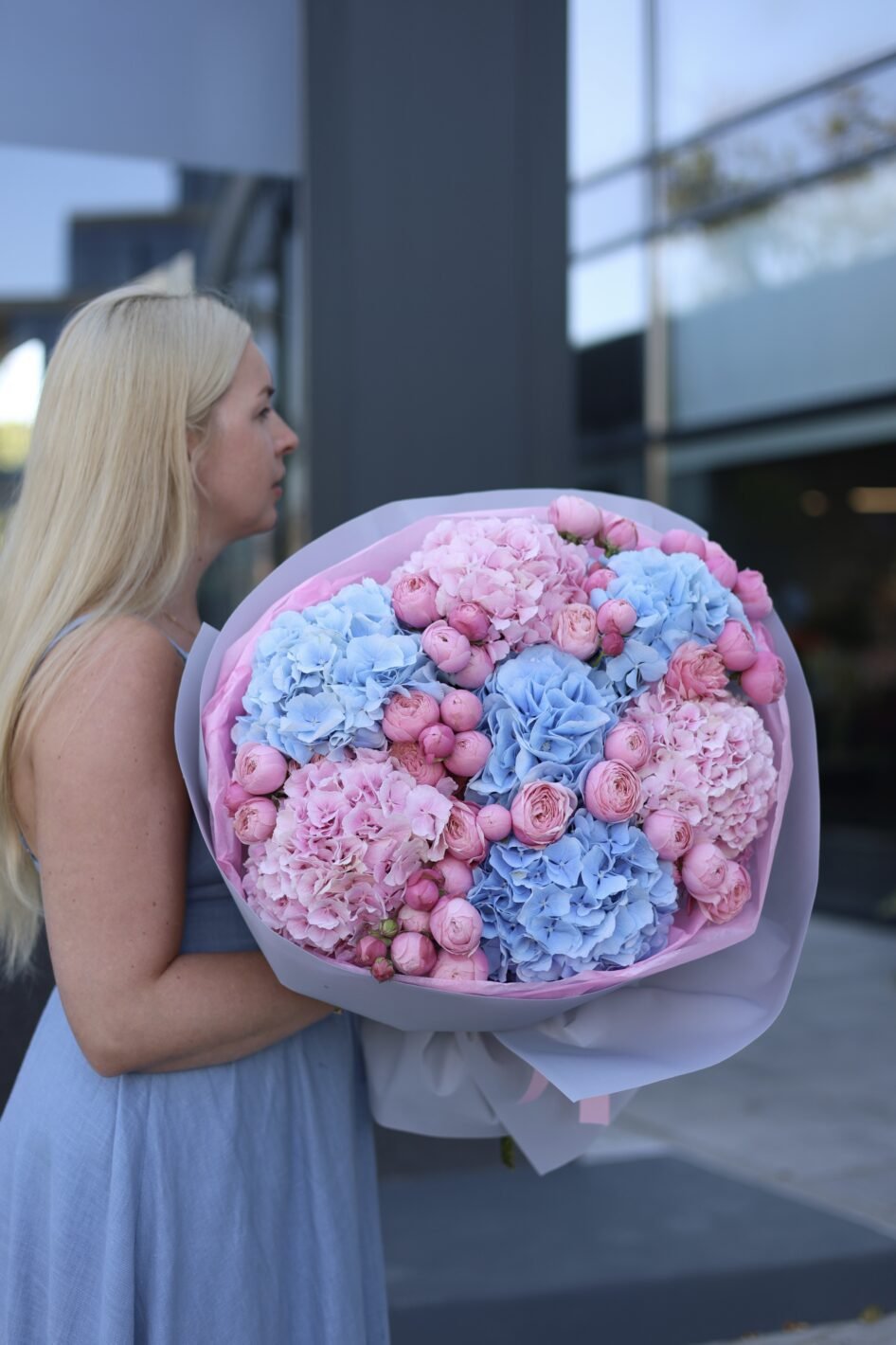 D48A5363 Великий букет з гортензіями та піоновидними трояндами Сільва - Зображення 1