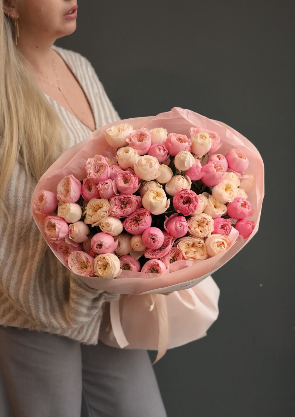 Processed with VSCO with v3 preset Поєднання піоновидних троянд - Зображення 1