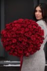 Букет з 101 високої червоної троянди