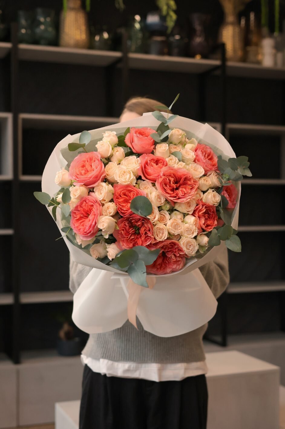 Processed with VSCO with v3 preset Поєднання піоновидних та кущових троянд - Зображення 1