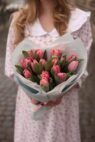 15 рожевих тюльпанів