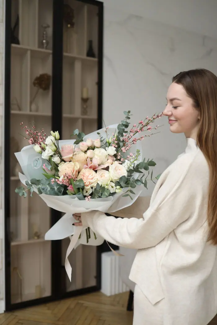 Весняний мікс-букет з троянд, еустоми, діантуса та зелені 2 Tandem GREEN SHOP