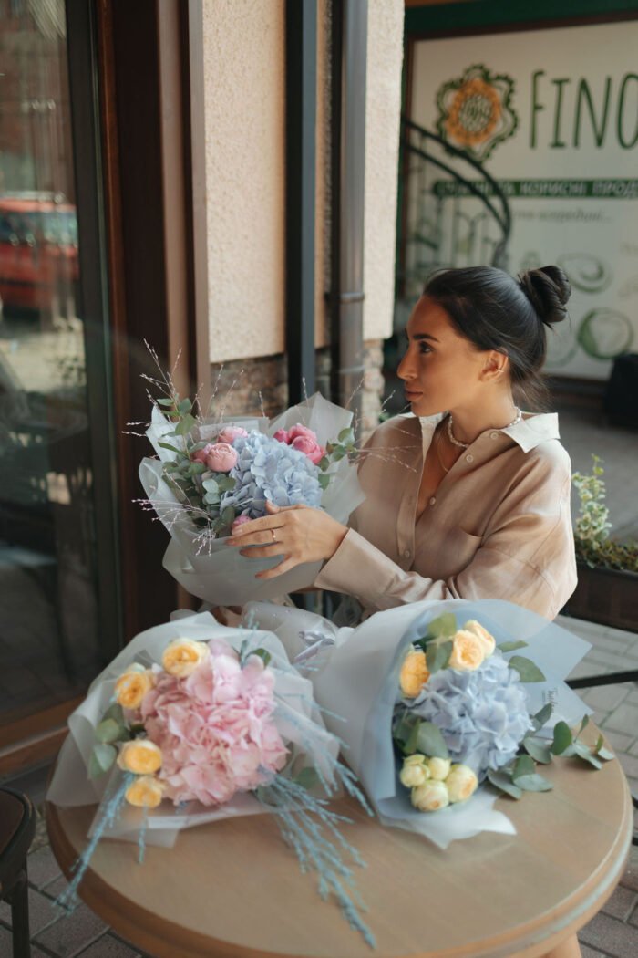 Букет-комплімент з гортензією та піоновидними трояндами 2 Tandem GREEN SHOP
