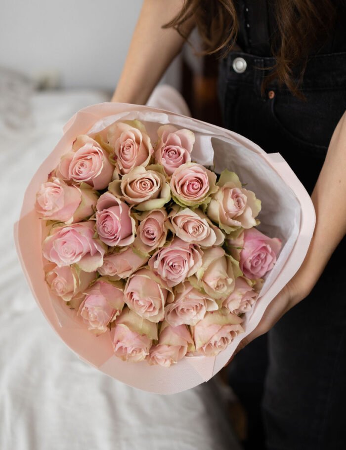 Bouquet of 23 pink athena roses 1 Tandem GREEN SHOP