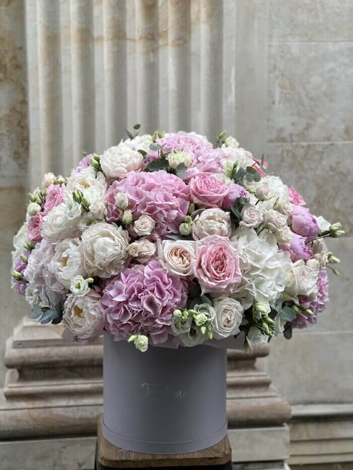 Large white and pink box XXL with hydrangeas and peony roses 2 Tandem GREEN SHOP