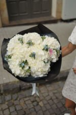 Букет з білих гортензій та оксіпеталума - Зображення 4