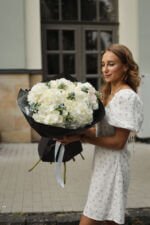 Букет з білих гортензій та оксіпеталума - Зображення 2