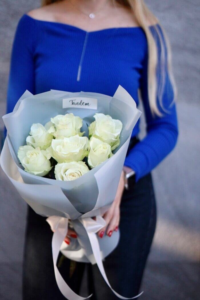 Bouquet of 7 white roses Athena 2 Tandem GREEN SHOP