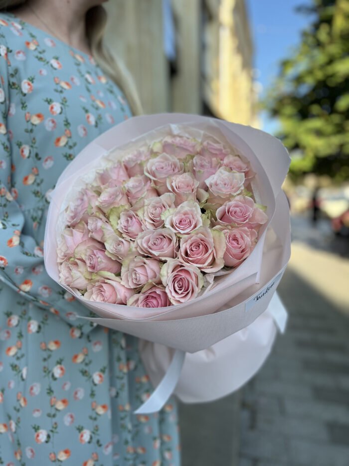 Bouquet of 31 pink roses Athena 2 Tandem GREEN SHOP