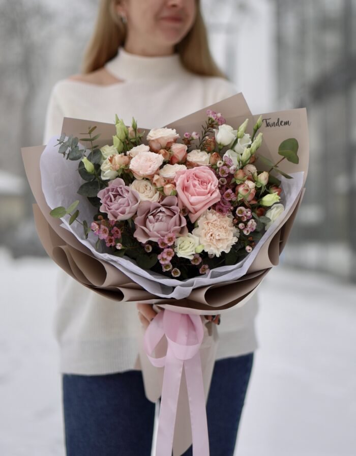 Букет з трояндами, діантусом та еустомою 1 Tandem GREEN SHOP