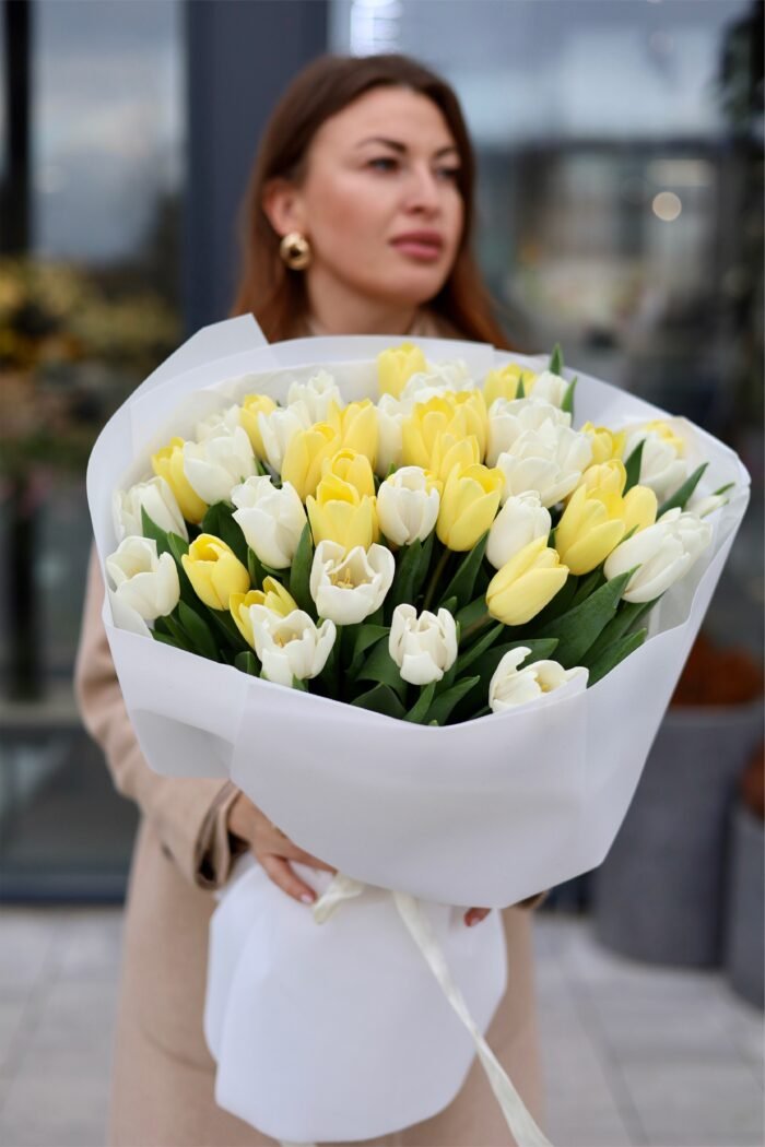 Букет з 51 біло-лимонного тюльпану 1 Tandem GREEN SHOP