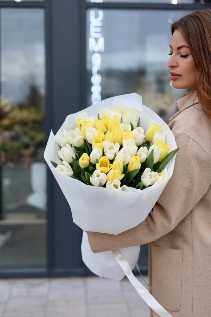 Букет з 51 біло-лимонного тюльпану 2 Tandem GREEN SHOP