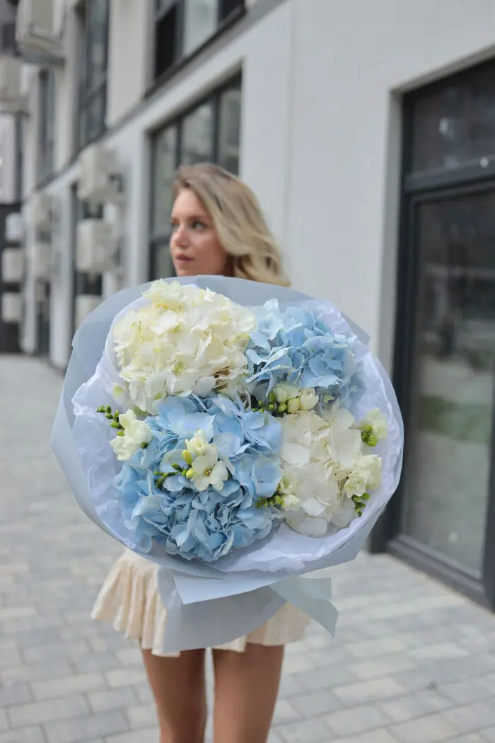 Букет з гортензією та фрезіями - Image 5