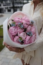 Bouquet with Sarah Bernard peonies and occipitals