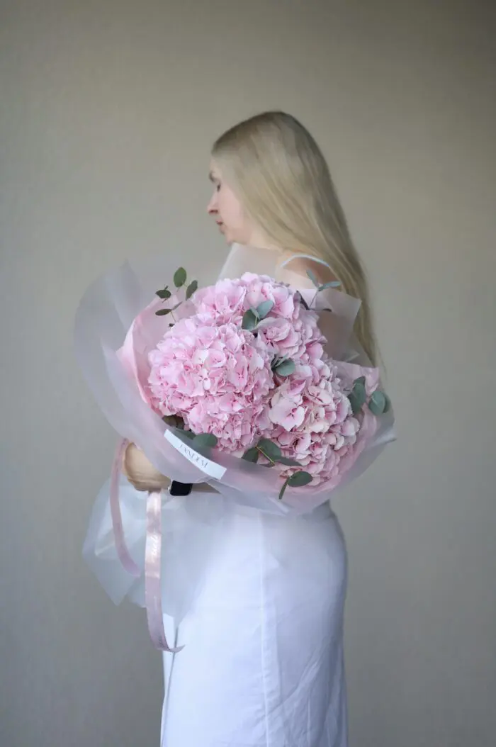 Монобукет з рожевої гортензії з евкаліптом 5 Tandem GREEN SHOP