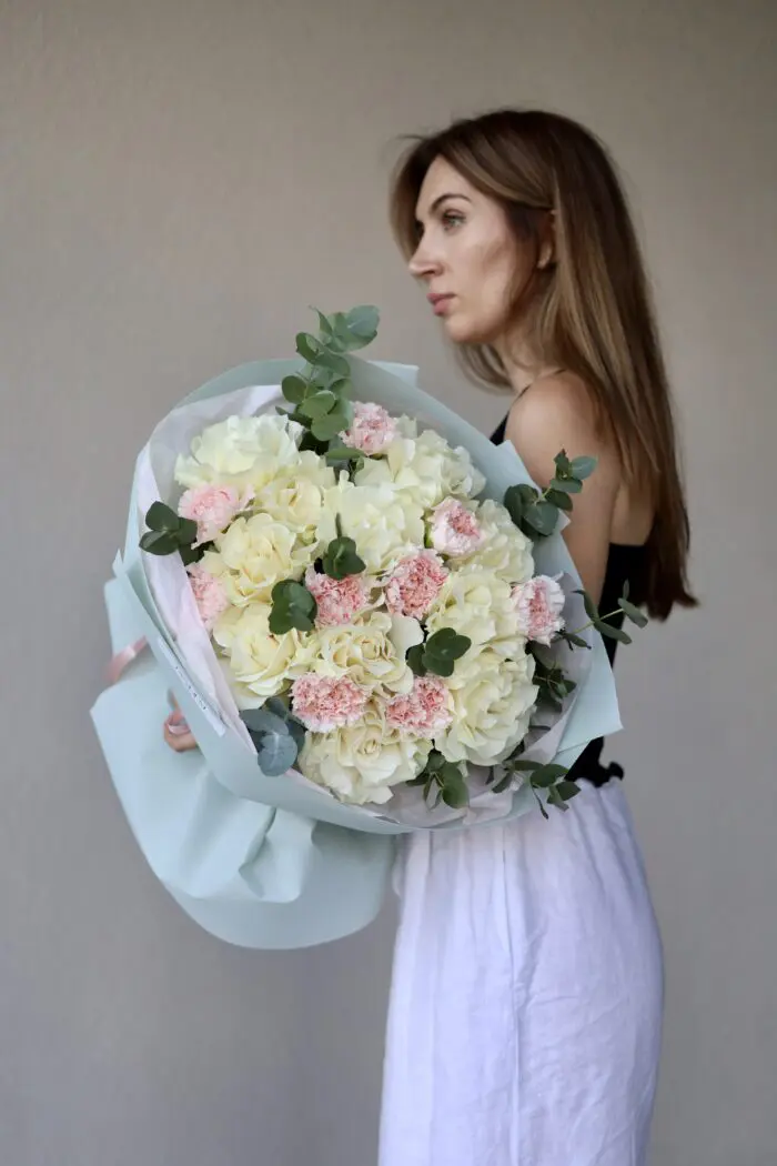 Bouquet of Mondial roses and dianthus 1 Tandem GREEN SHOP