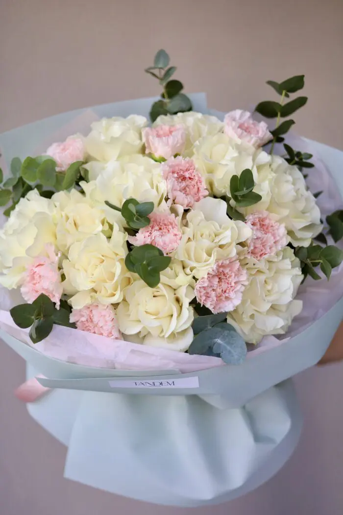 Bouquet of Mondial roses and dianthus 2 Tandem GREEN SHOP