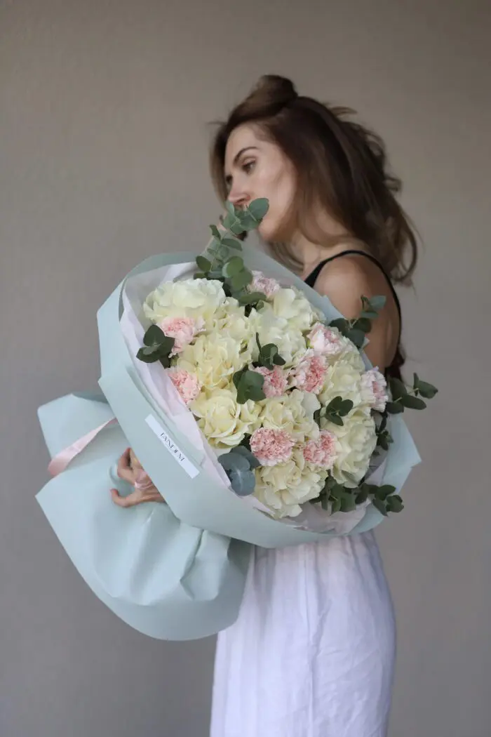 Bouquet of Mondial roses and dianthus 4 Tandem GREEN SHOP