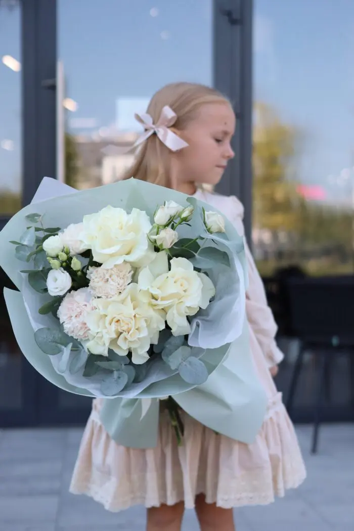 Bouquet with inverted roses and dianthus 2 Tandem GREEN SHOP