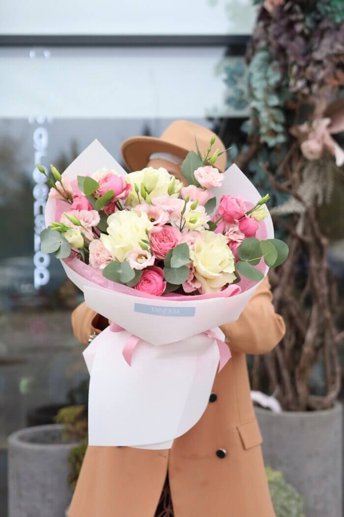 Bouquet of Mondial and Silva pink roses 1 Tandem GREEN SHOP