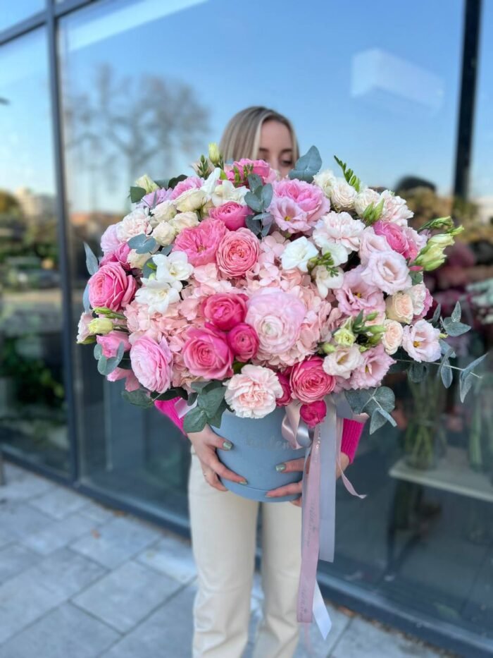 Flower box in pink tones with peony roses 1 Tandem GREEN SHOP