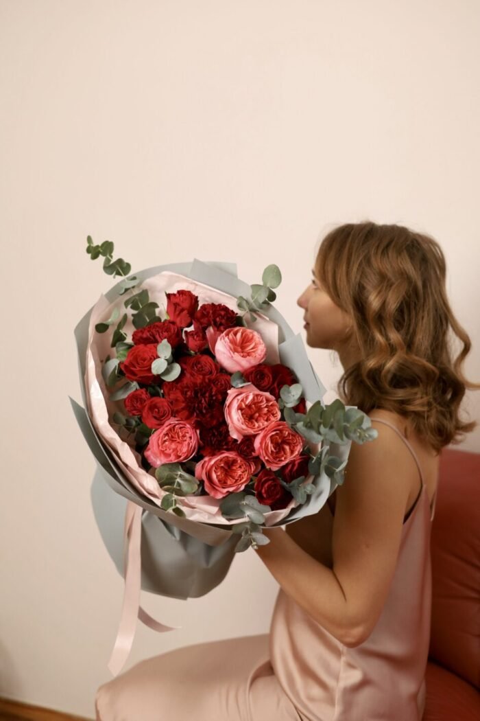 Rich red mix with the addition of peony-shaped bright roses Candy Express 1 Tandem GREEN SHOP