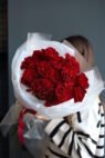 Букет з 15 піоновидних троянд Хартс - Зображення 2