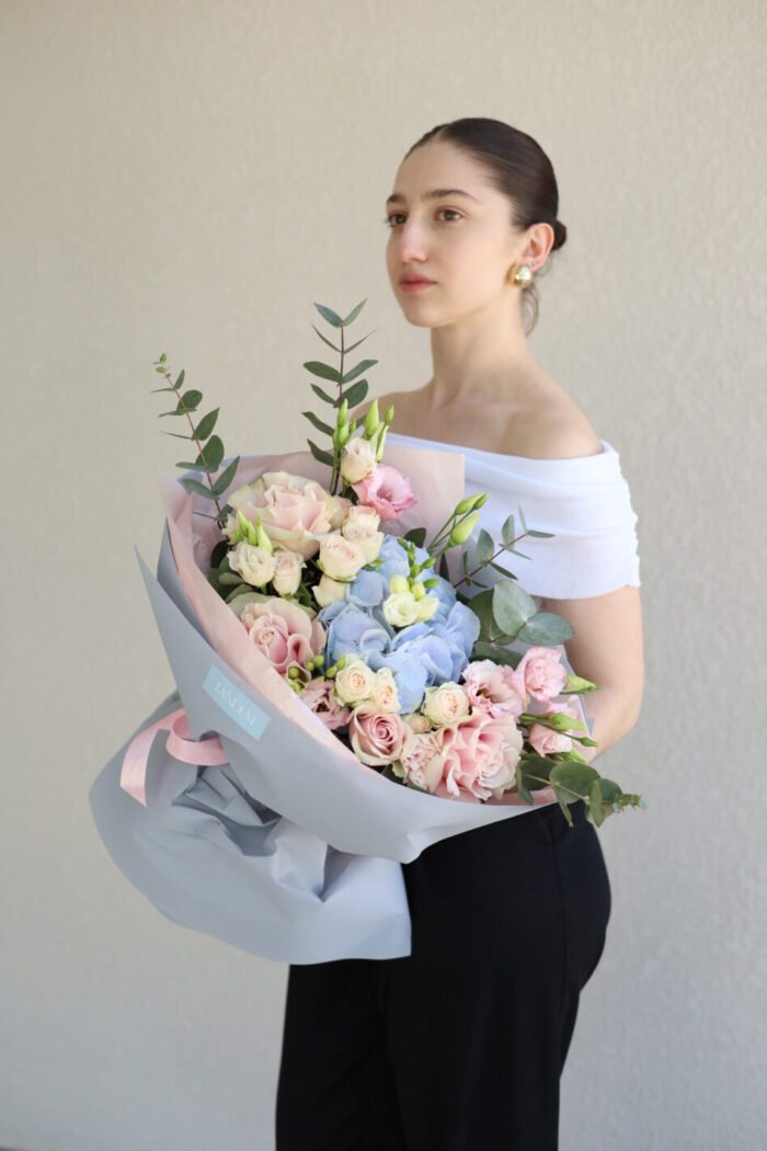 Букет з гортензією та мереживними трояндами 1 Tandem GREEN SHOP