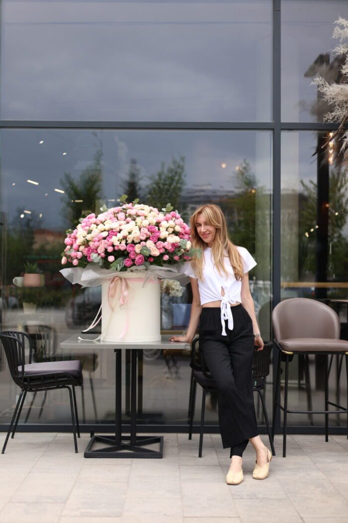 Розкішна велика монокоробка із кущових троянд 2 Tandem GREEN SHOP