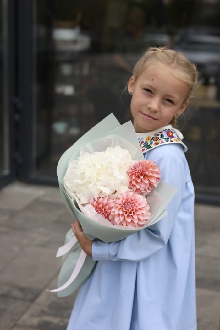 Букет із гортензією та жоржинами - Image 3