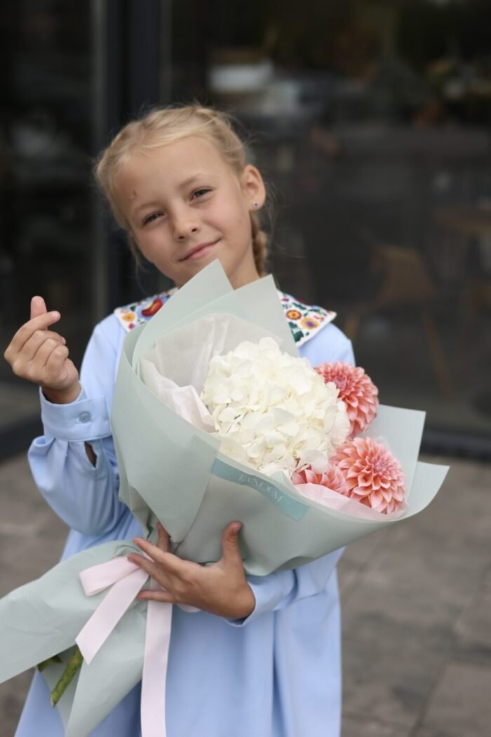 Букет із гортензією та жоржинами - Image 2
