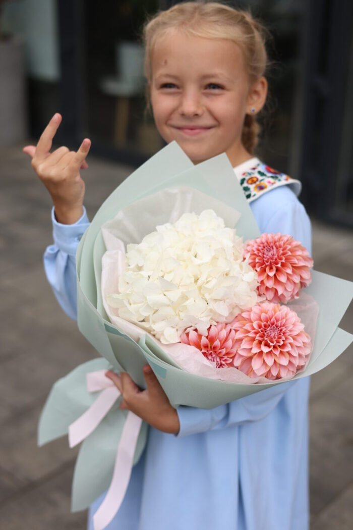 Букет із гортензією та жоржинами - Image 1