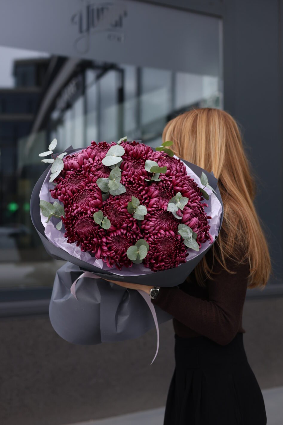 D48A9363 Монобукет із хризантеми сорту Бігуді Парпл - Image 1