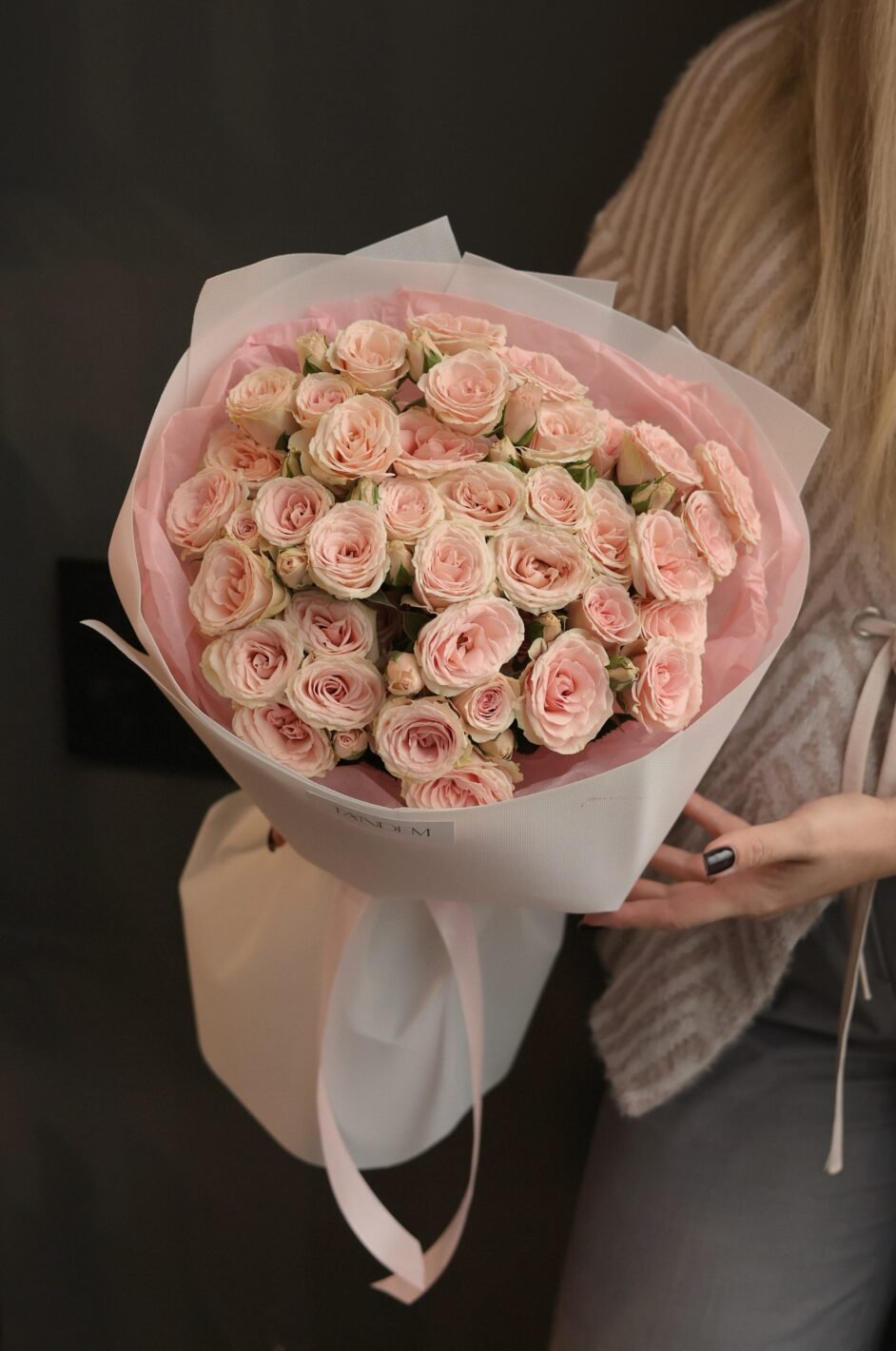 Processed with VSCO with v3 preset ніжний букет з кущових троянд - Image 1