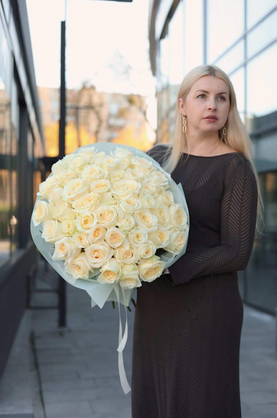 Processed with VSCO with v3 preset Букек з піоновидної 51 троянди кендллайт - Зображення 1