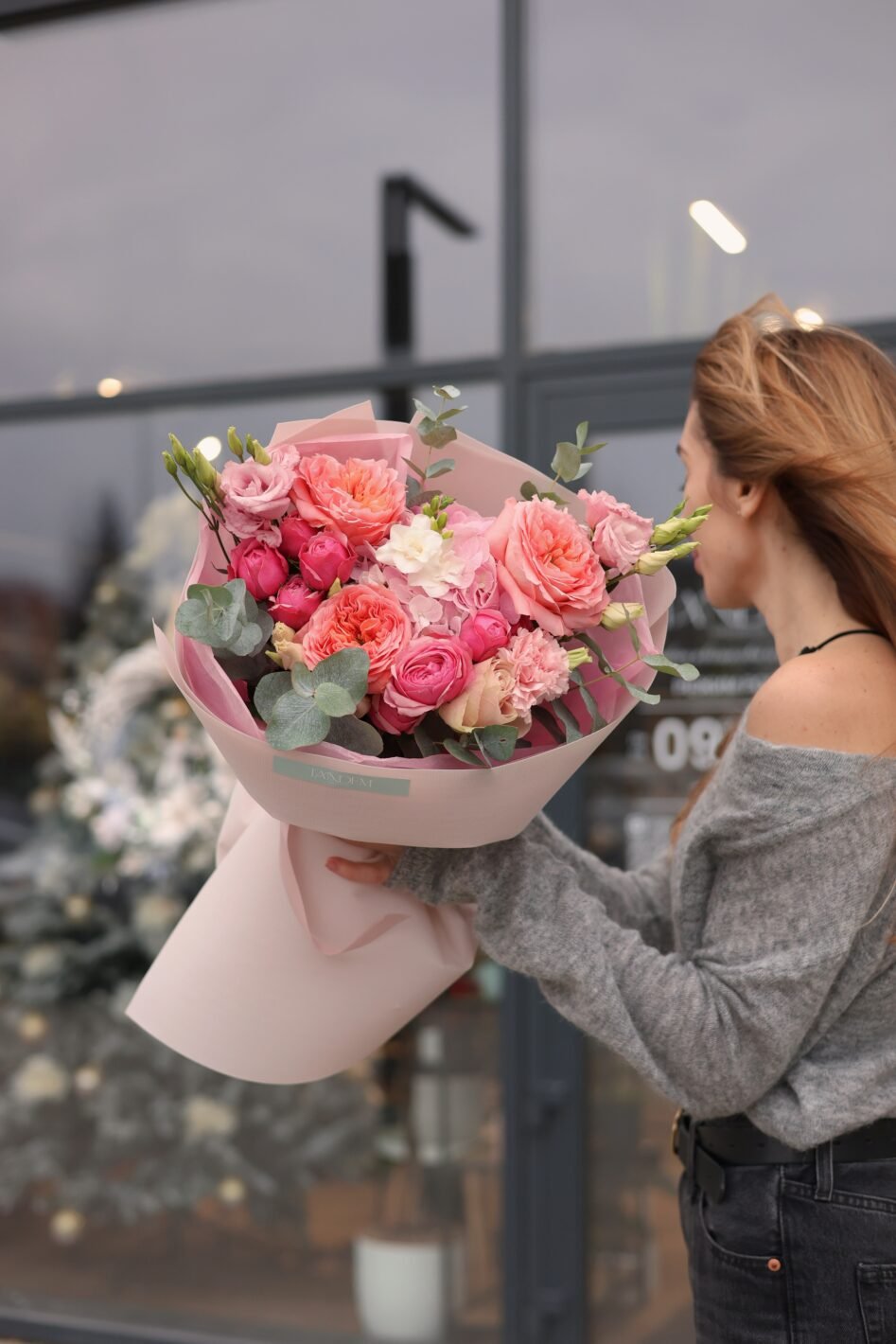 Processed with VSCO with v3 preset Яскравий букет з гортензією та піоновидними трояндами - Image 1