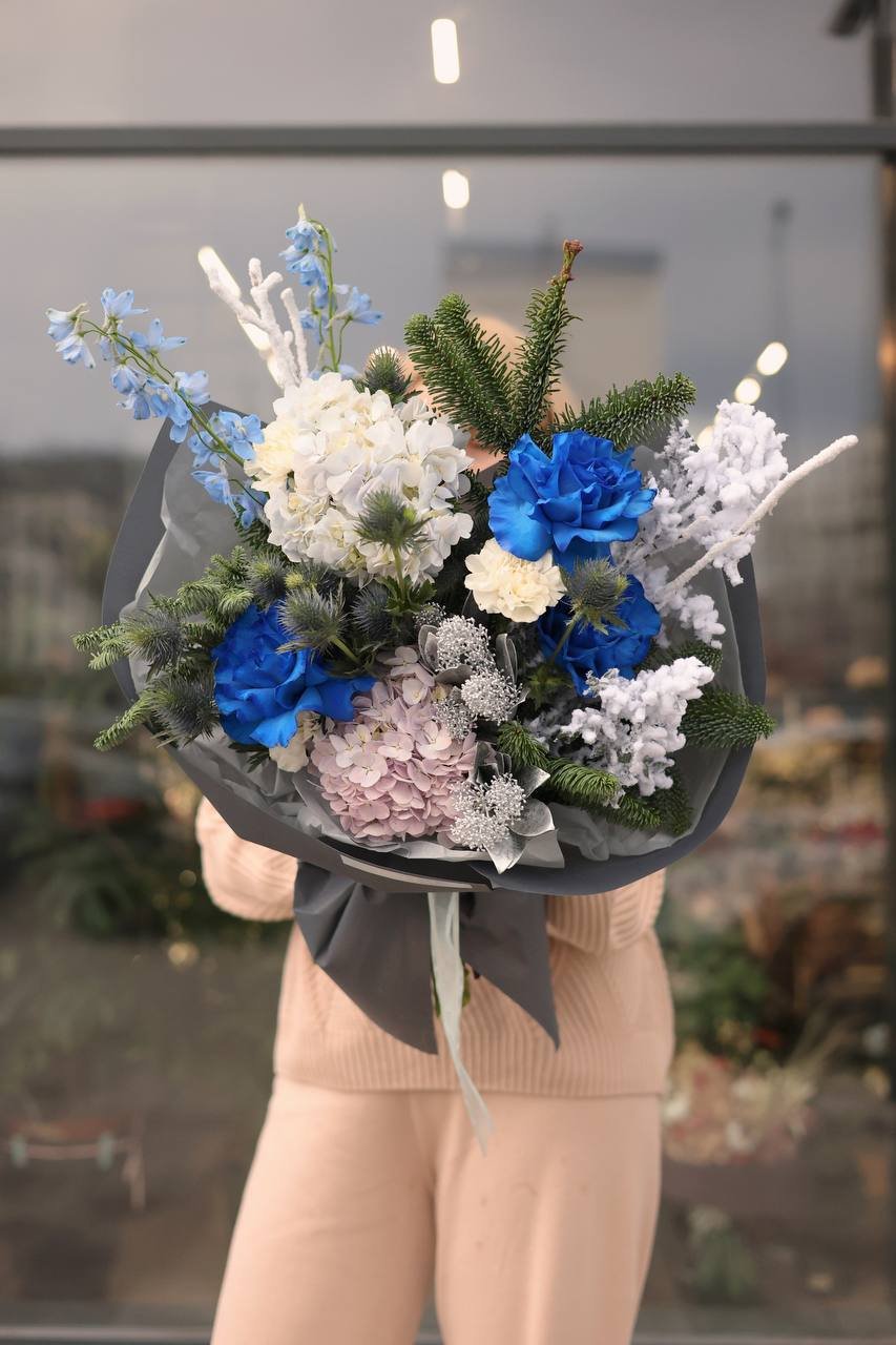 photo_2025-12-24_15-38-44 Зимовий мікс з синіми мереживними трояндами - Зображення 1
