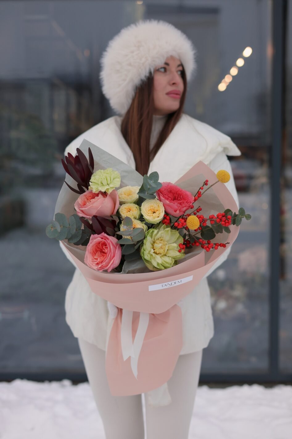 Processed with VSCO with v3 preset Букет з піоновидних троянд та Веггі - Image 1