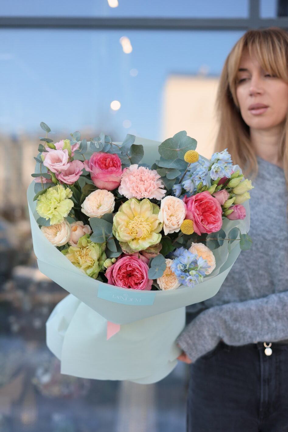 Processed with VSCO with v3 preset яскравий букет з піоновидних троянд кенді та веггі - Image 1